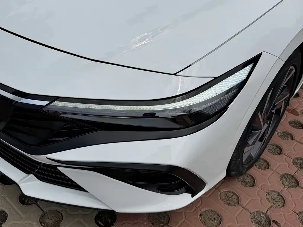 Hyundai Elantra — фото 4