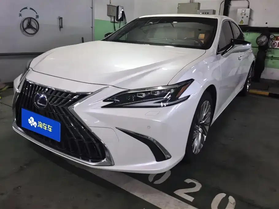 Lexus ES — фото 1