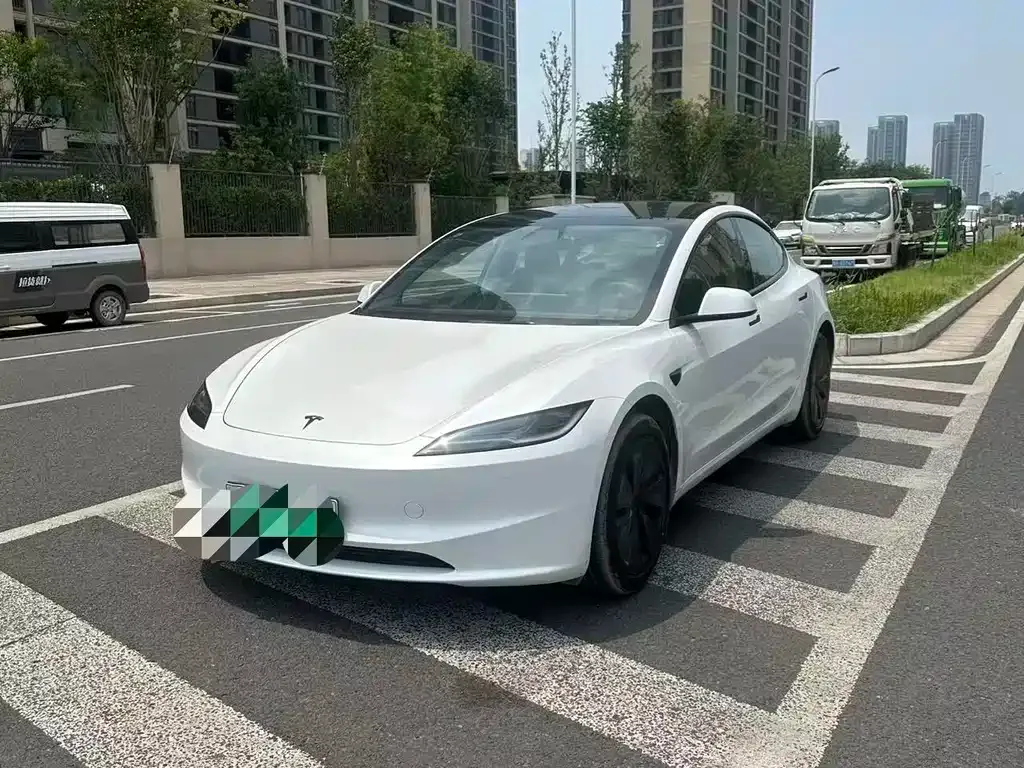 Tesla Model 3 — фото 1