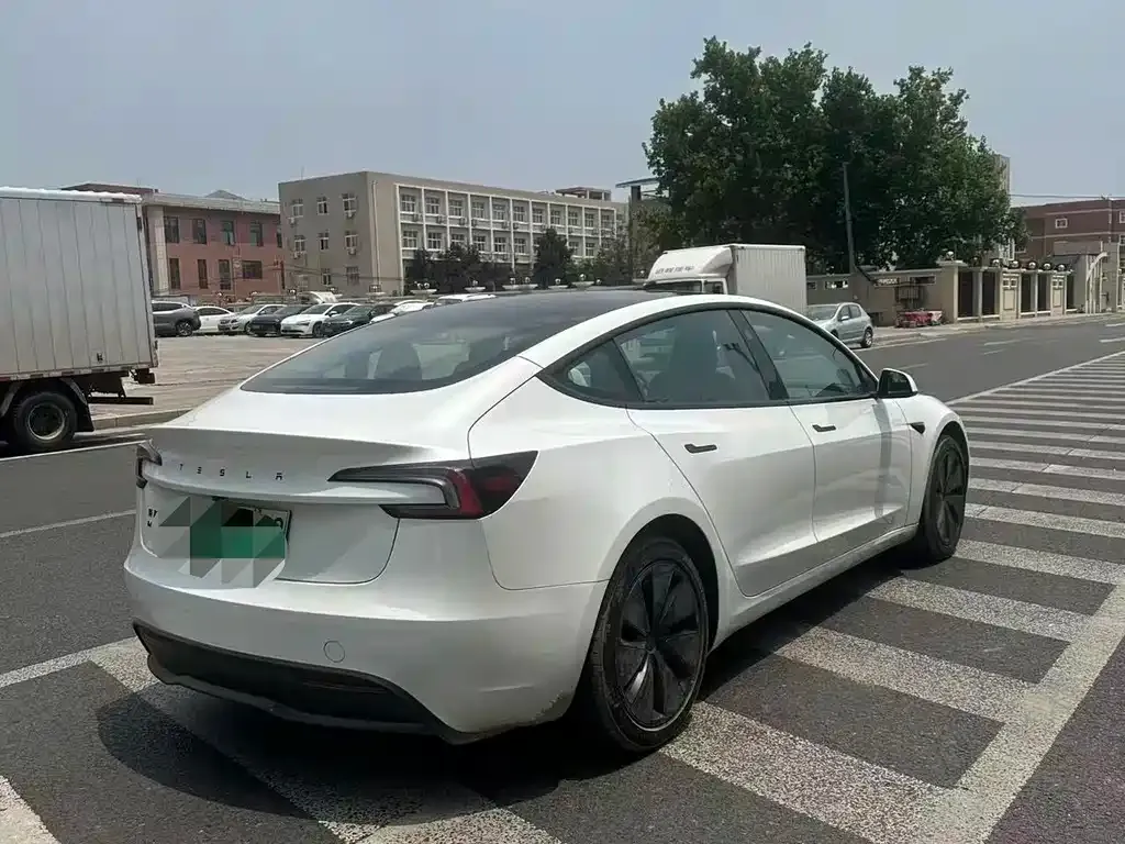 Tesla Model 3 — фото 4