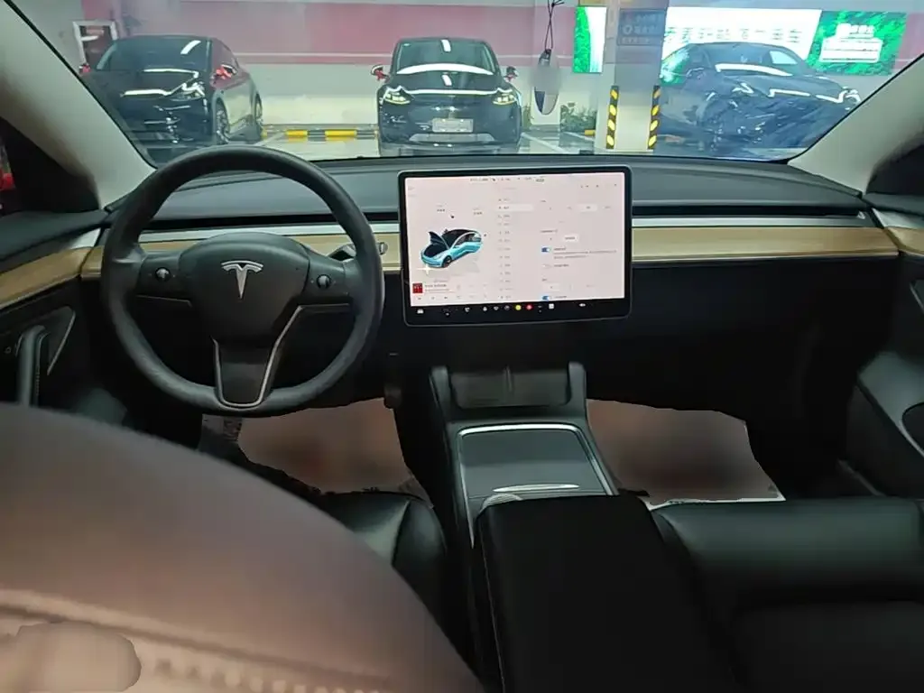 Tesla Model 3 — фото 3