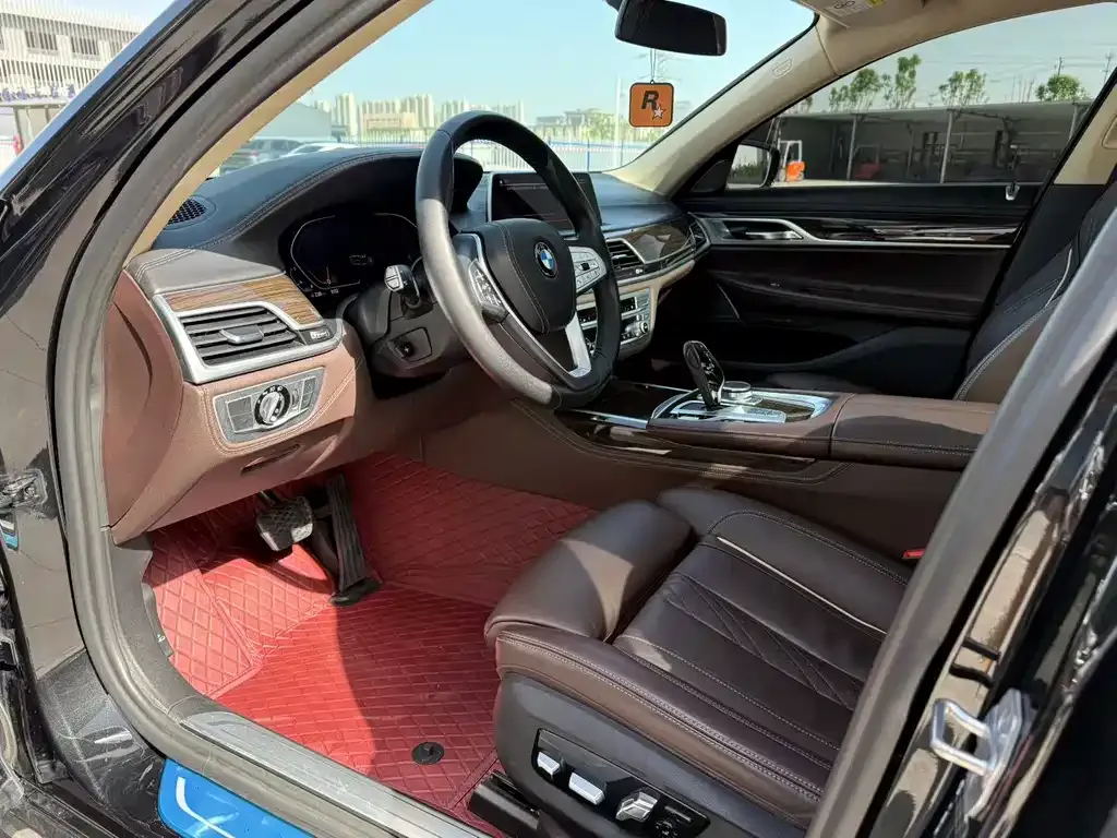 BMW 7 Series 2022 из CN, фото 7