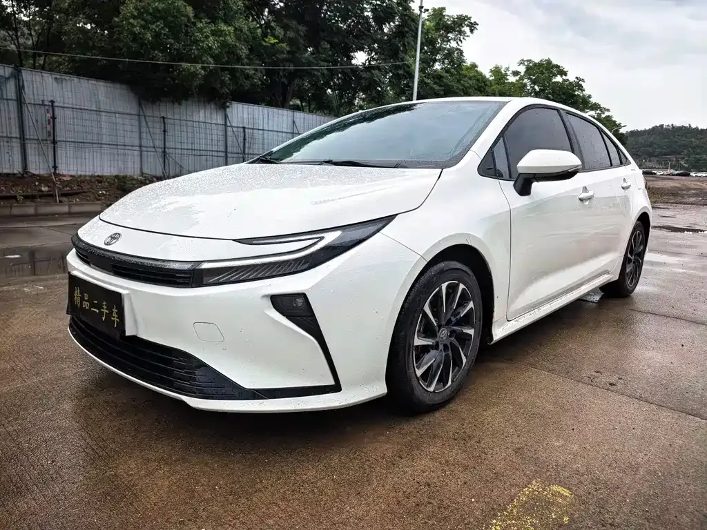 Toyota Corolla — фото 1