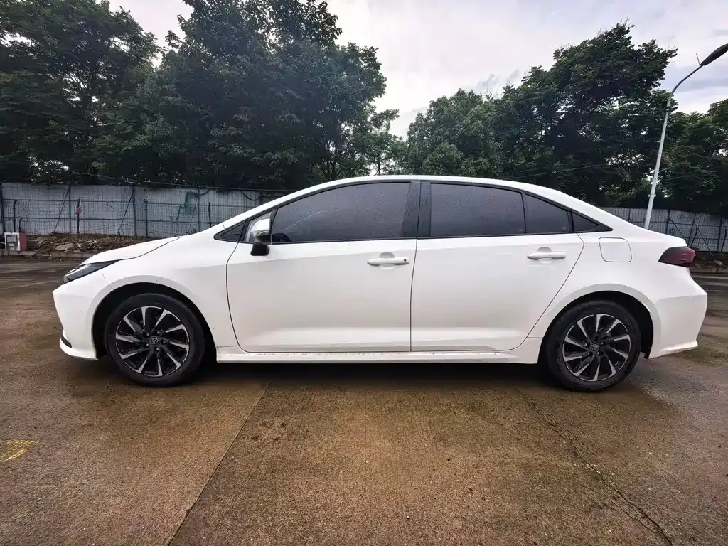 Toyota Corolla — фото 8