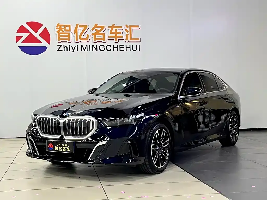 BMW 5 Series — фото 1