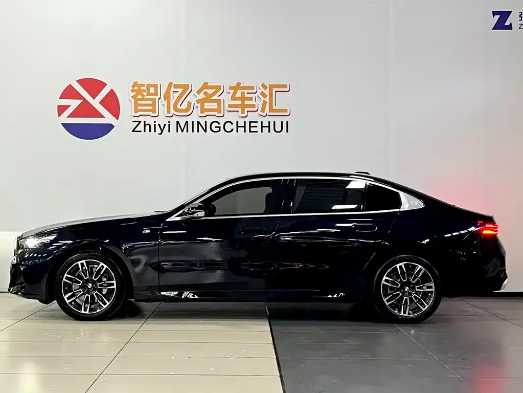 BMW 5 Series — фото 2