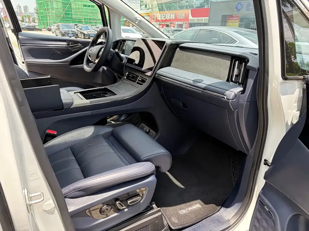 GAC Motor Trumpchi M8 — фото 8