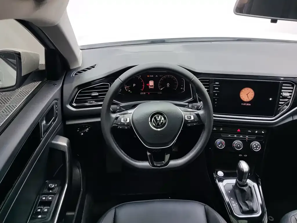 Volkswagen T-Roc — фото 6