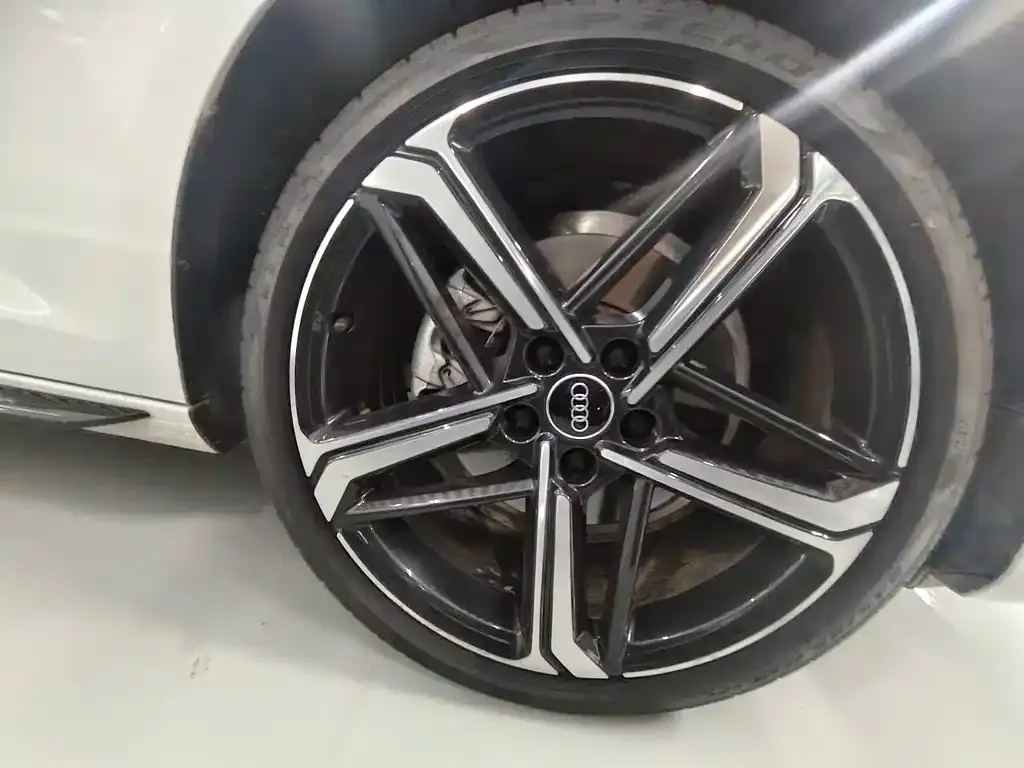Audi A4L 2025 из CN, фото 3