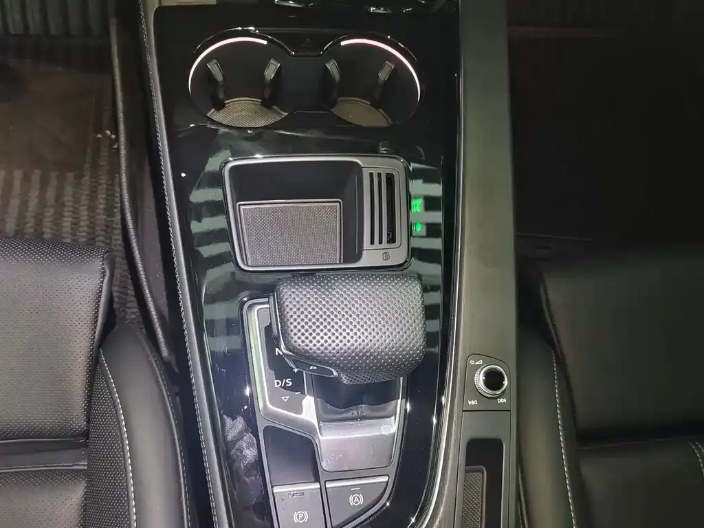 Audi A4L 2025 из CN, фото 9