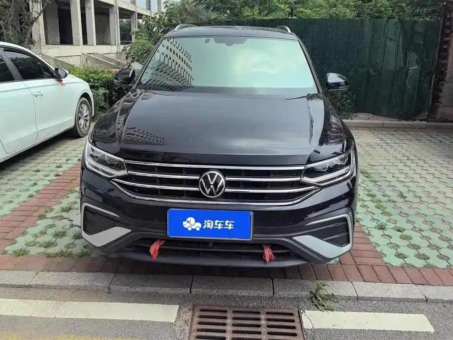 Volkswagen Tiguan L — фото 9