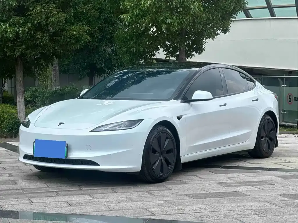 Tesla Model 3 — фото 1