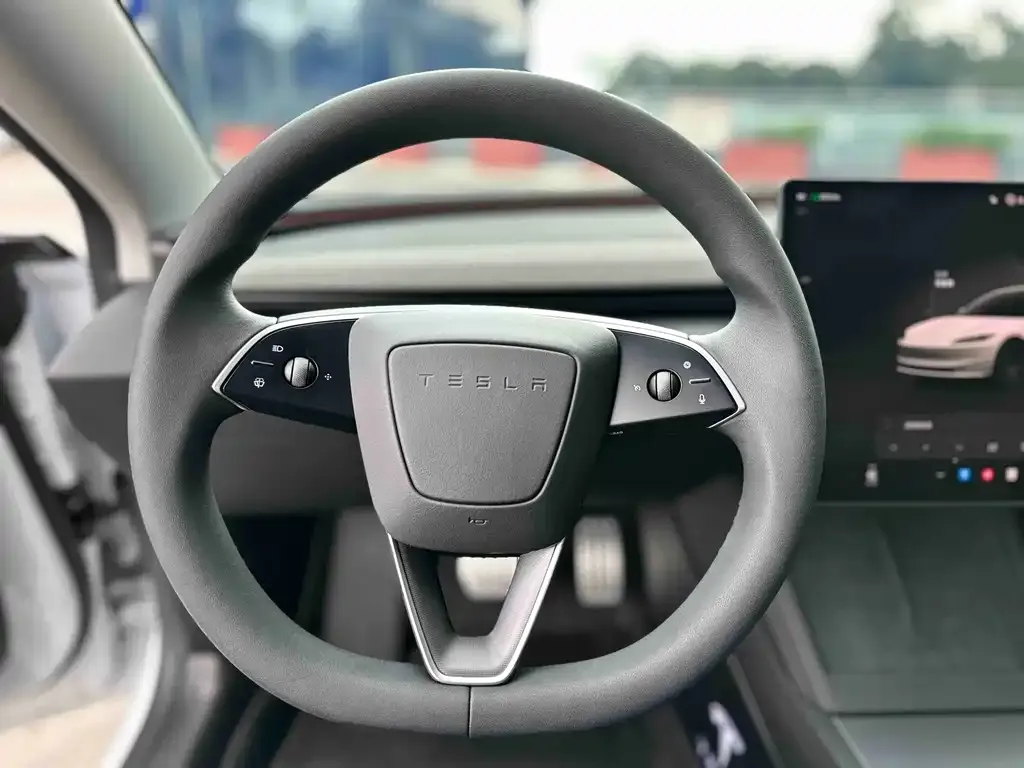Tesla Model 3 — фото 3