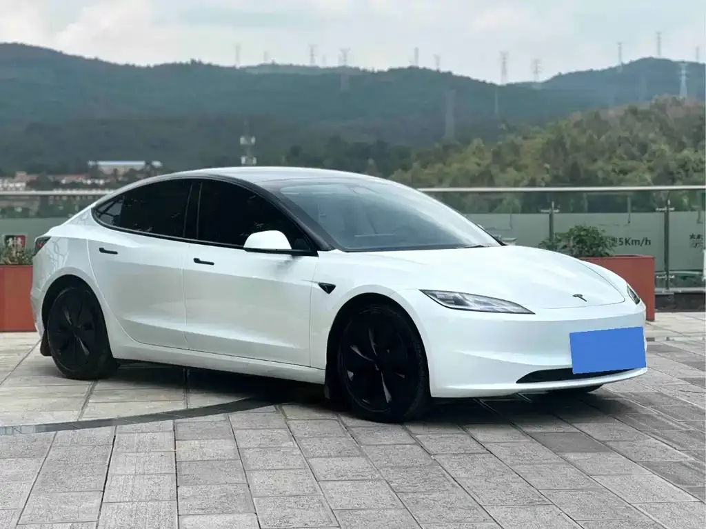 Tesla Model 3 — фото 9