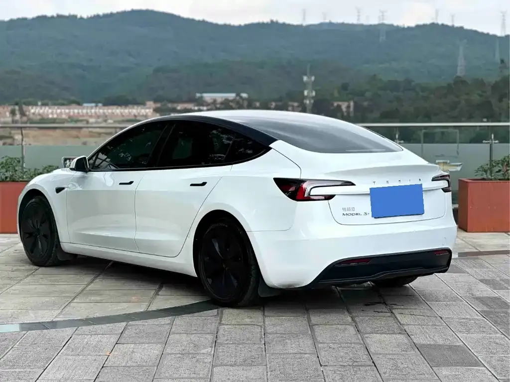 Tesla Model 3 — фото 8