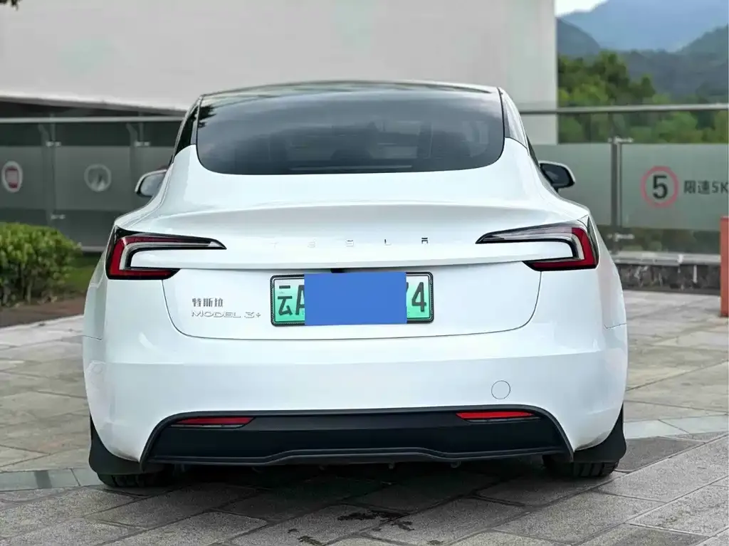 Tesla Model 3 — фото 4