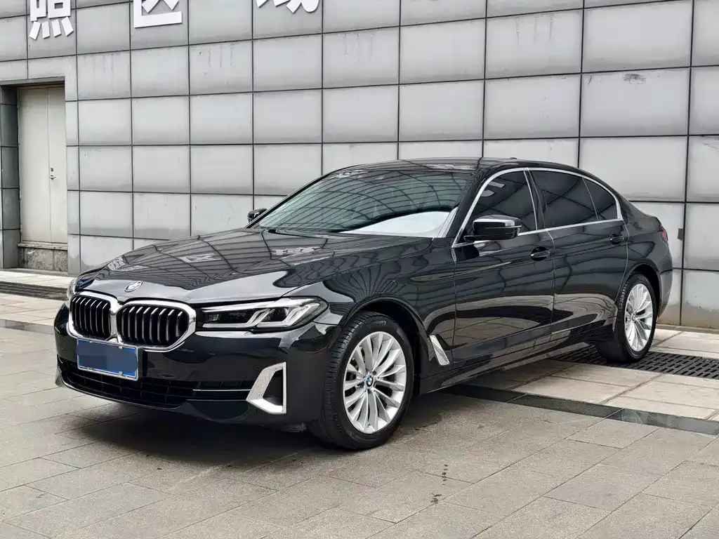 BMW 5 Series — фото 1