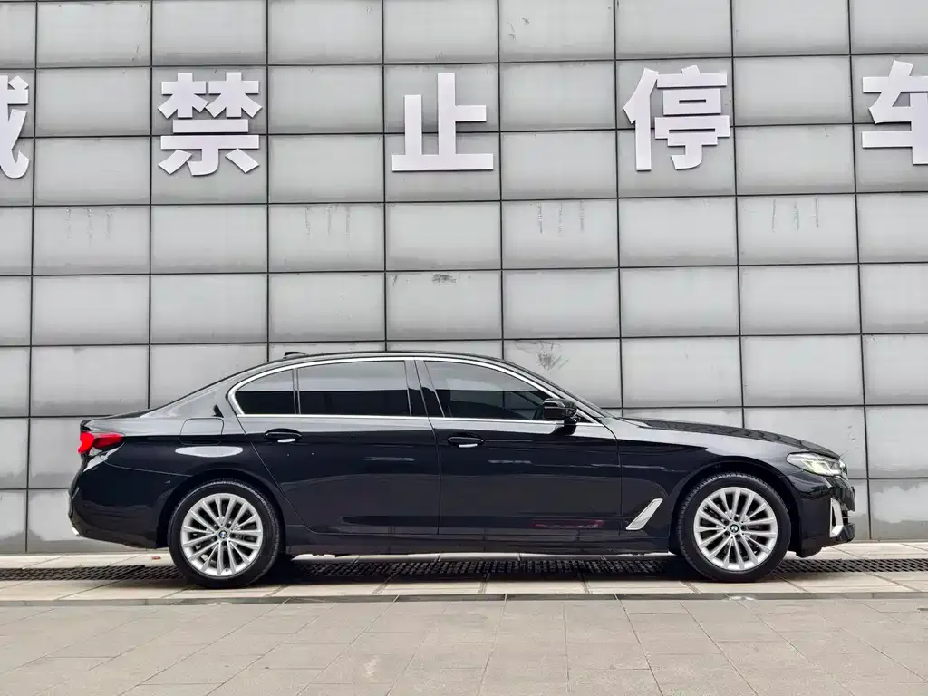 BMW 5 Series — фото 10