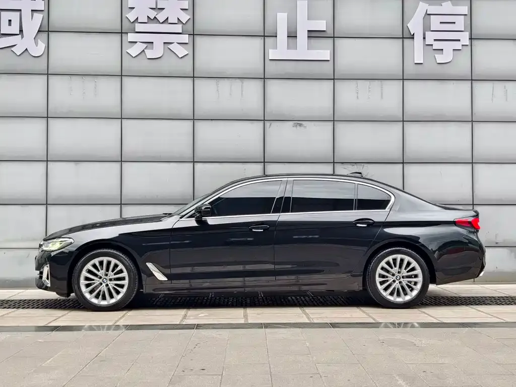 BMW 5 Series — фото 5