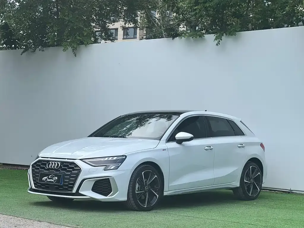 Audi A3 — фото 1