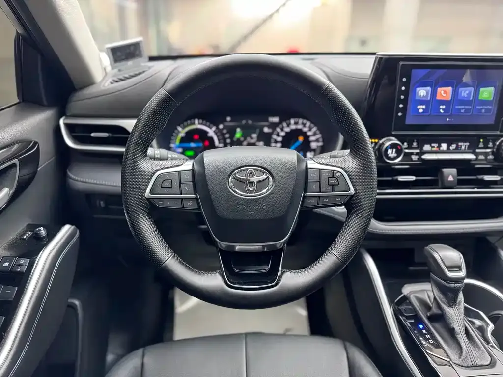 Toyota Highlander — фото 10