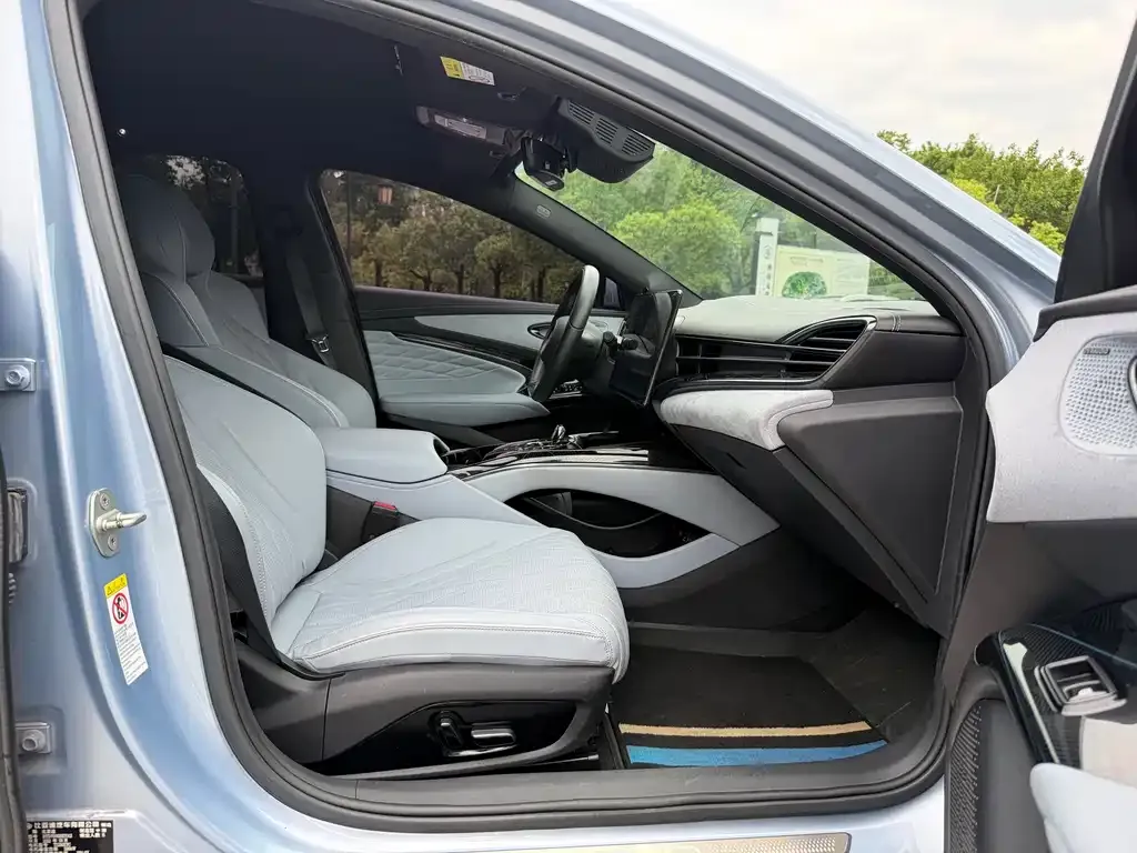 BYD Seal — фото 8