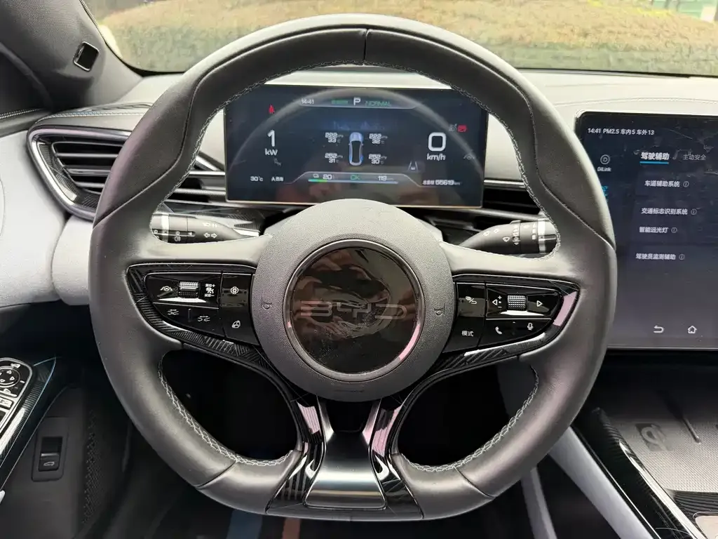 BYD Seal — фото 2