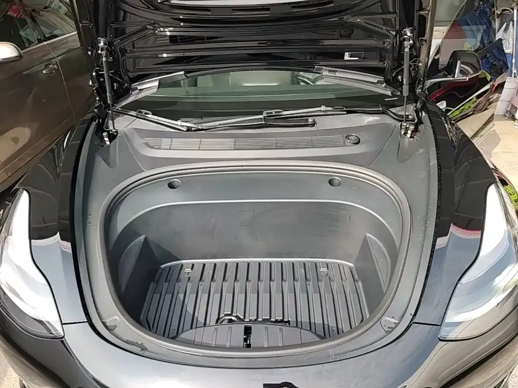 Tesla Model 3 — фото 9
