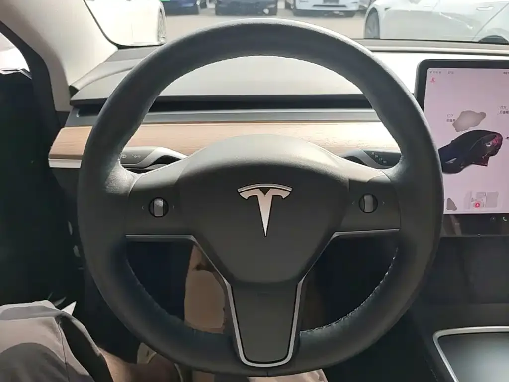 Tesla Model 3 — фото 6