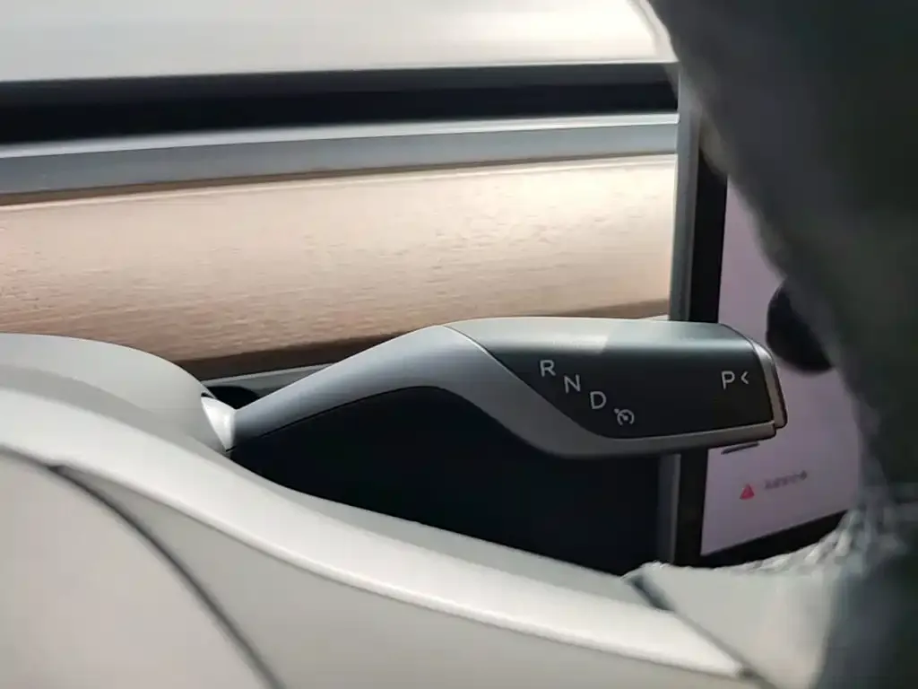 Tesla Model 3 — фото 2