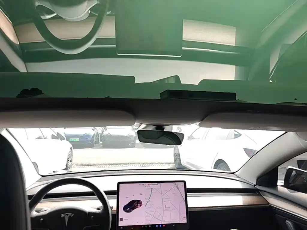Tesla Model 3 — фото 4