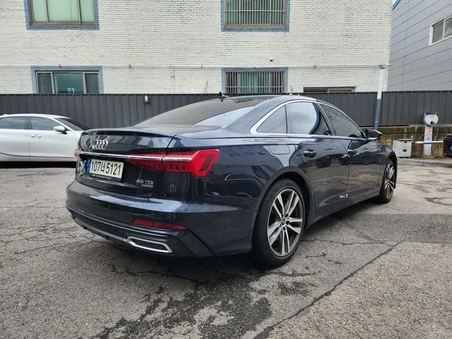 Audi A6 — фото 10