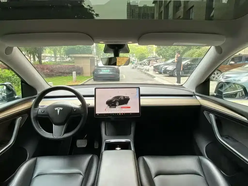Tesla Model Y — фото 6