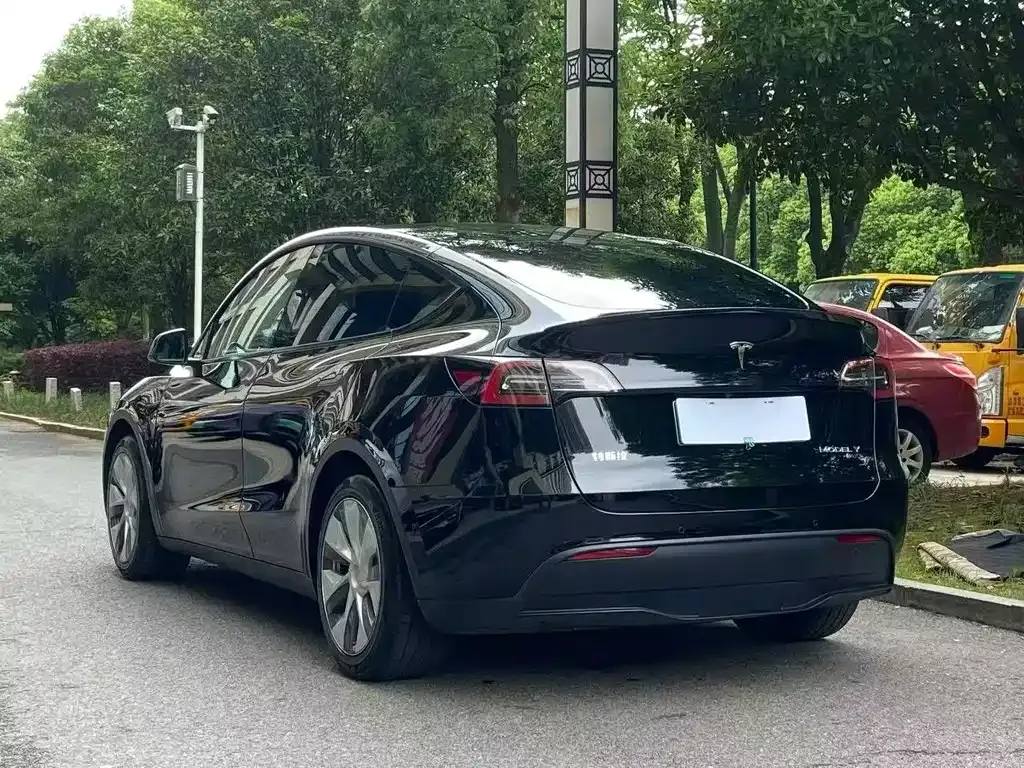 Tesla Model Y — фото 7