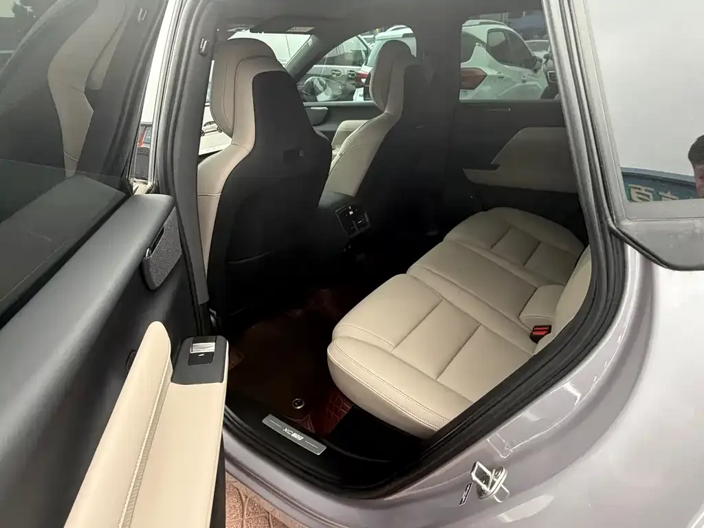 Volvo XC70 Plug-in Hybrid 2025 из CN, фото 2