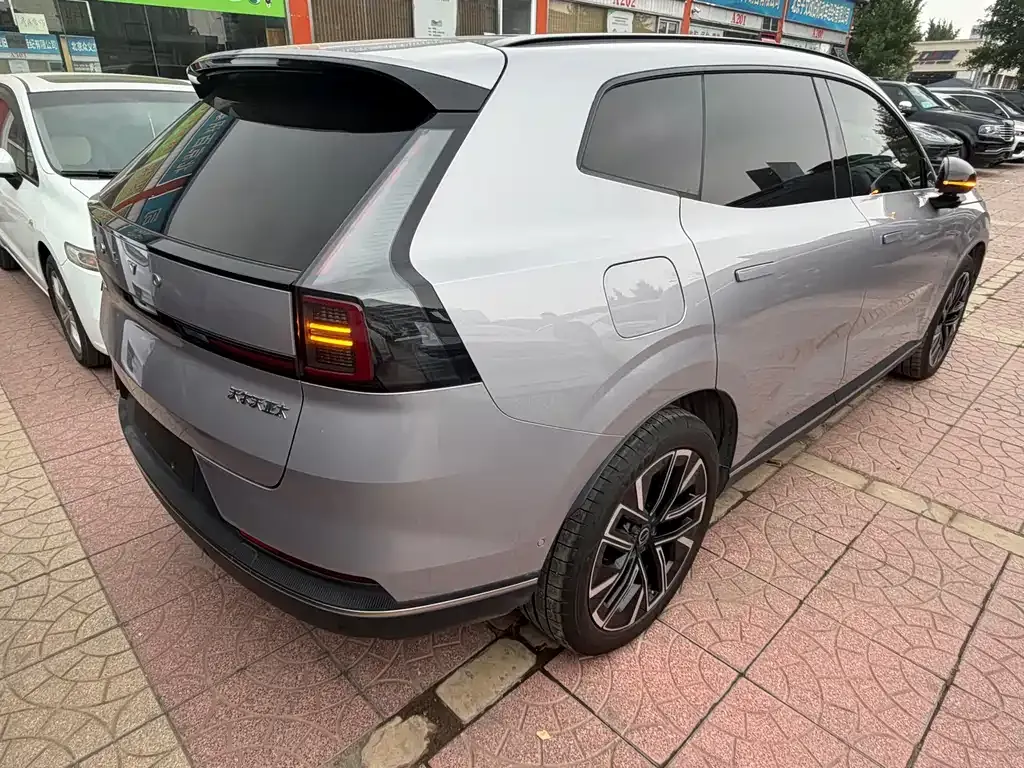 Volvo XC70 Plug-in Hybrid 2025 из CN, фото 3