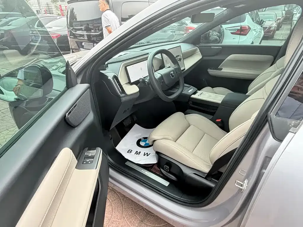 Volvo XC70 Plug-in Hybrid 2025 из CN, фото 8