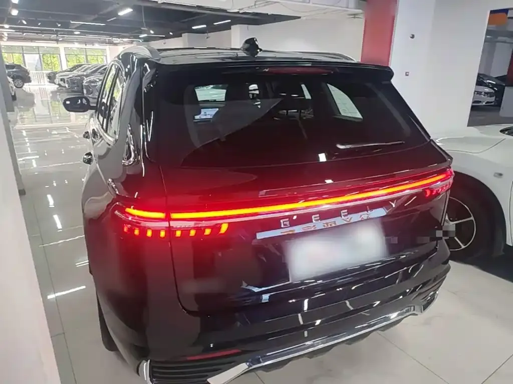 Geely Xingyue L — фото 9