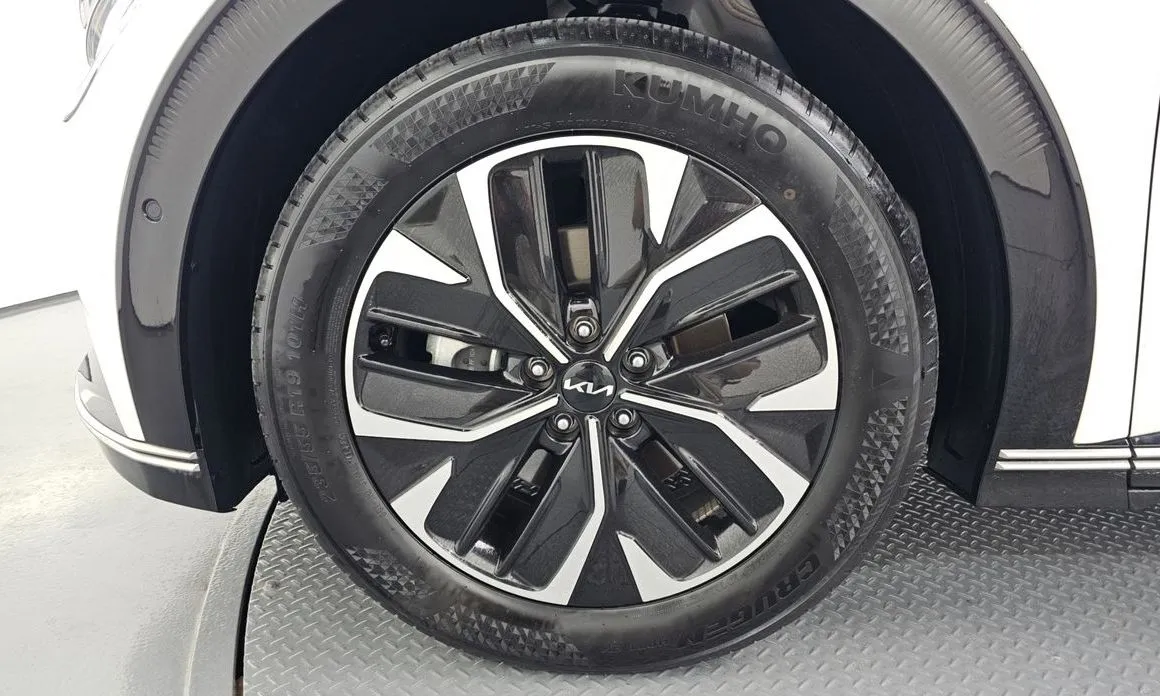 Kia EV6 — фото 8