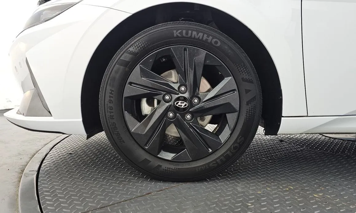 Hyundai AVANTE — фото 3