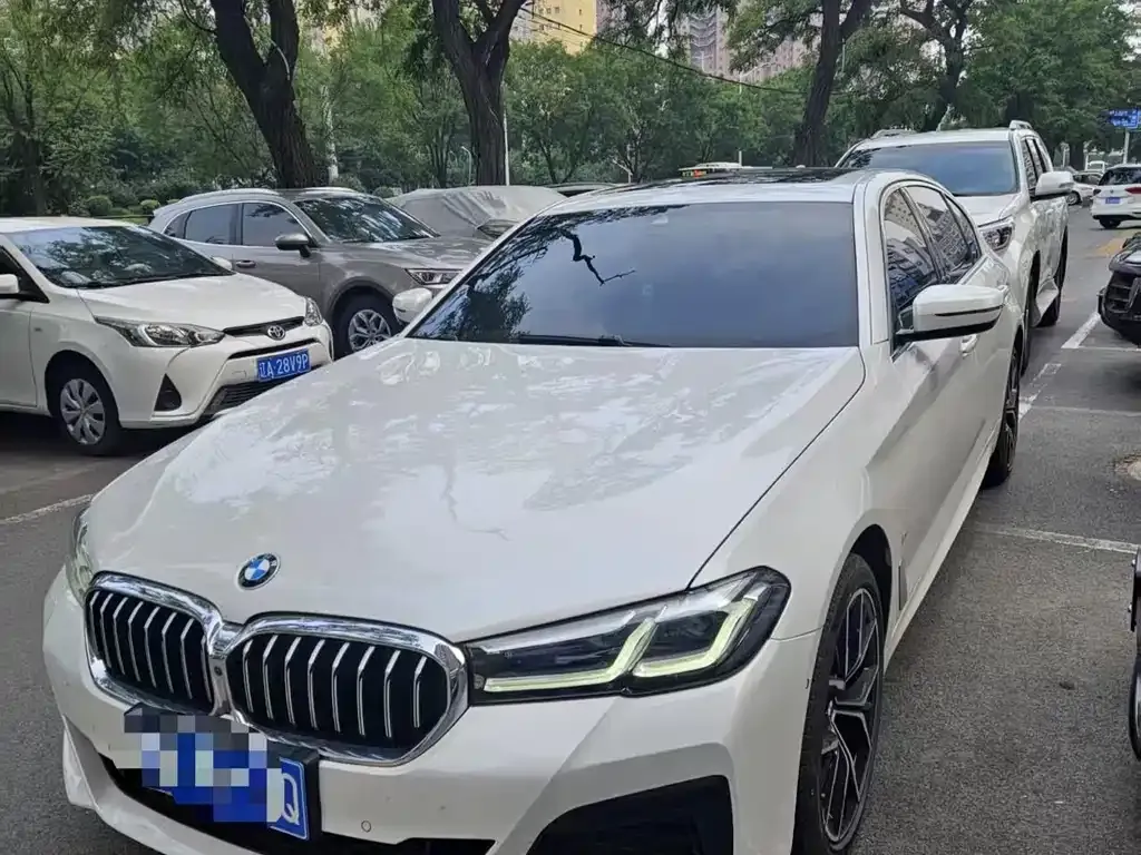 BMW 5 Series — фото 1