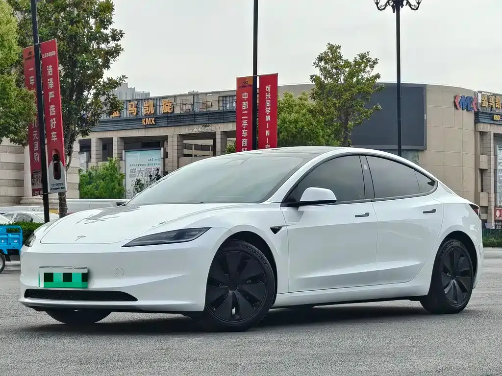 Tesla Model 3 — фото 1