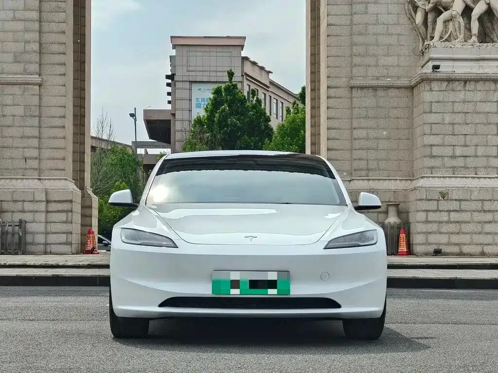 Tesla Model 3 — фото 6