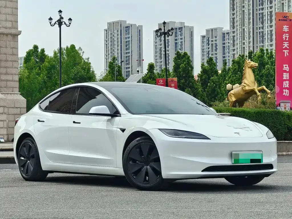 Tesla Model 3 — фото 7