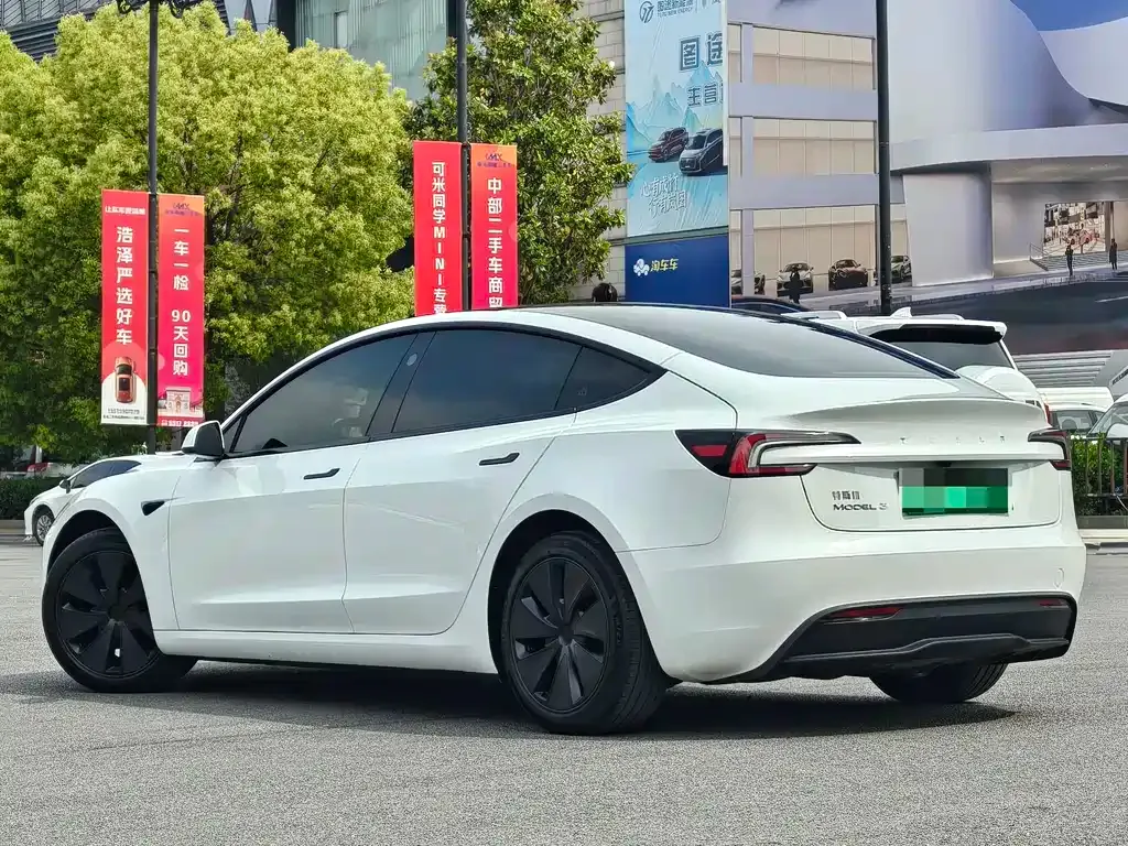 Tesla Model 3 — фото 10