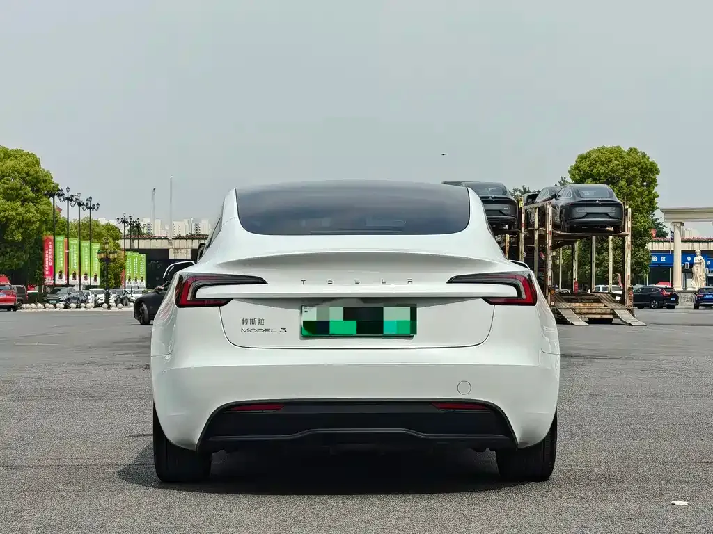 Tesla Model 3 — фото 4