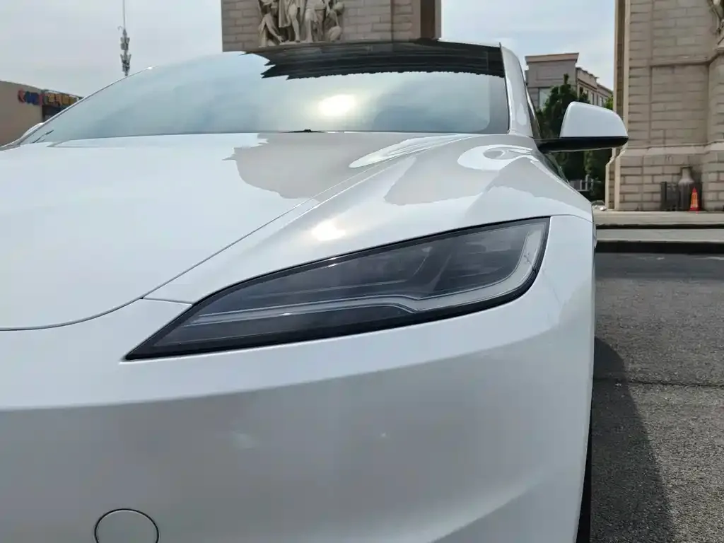 Tesla Model 3 — фото 2