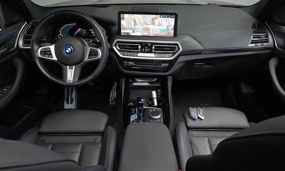 BMW iX3 — фото 10