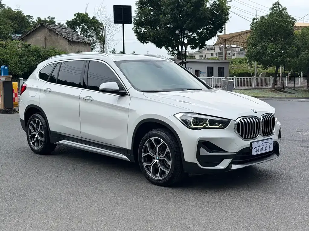 BMW X1 — фото 8