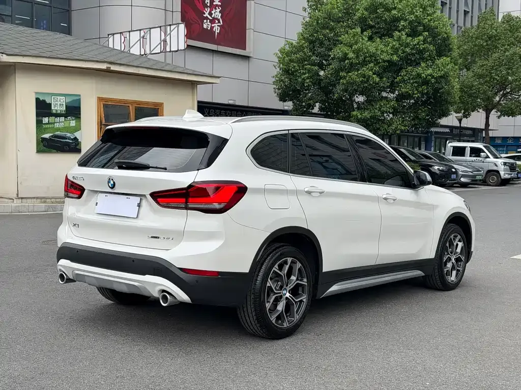 BMW X1 — фото 9